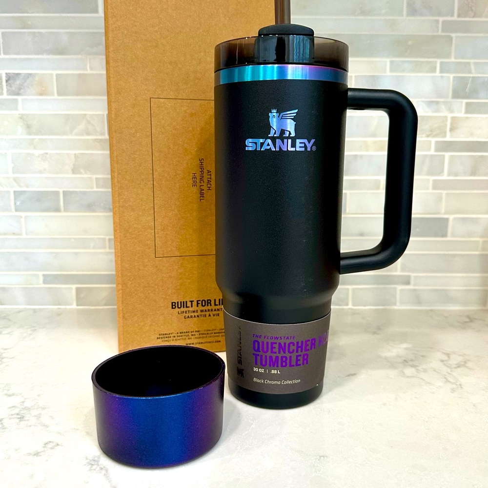 NEW Stanley Black Chroma 30oz Quencher 2.0 Flowstate Tumbler with Chroma Boot